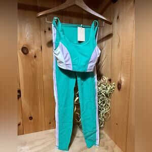 WILO NWT 2 Piece Sports Bra & Leggings Ribbed Workout Set in Apple Green